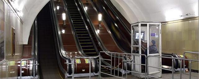 На четырех станциях московского метро заменят эскалаторы