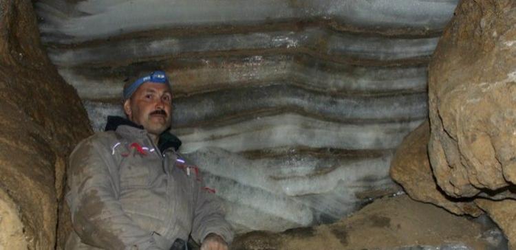 Астраханские ученые обнаружили в Казахстане пещеру с древним ледником