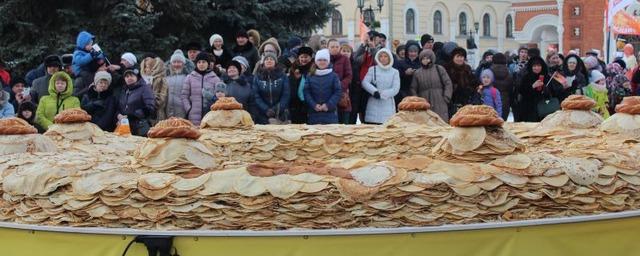 В Ярославле рекордный масленичный пирог ушел на корм собакам