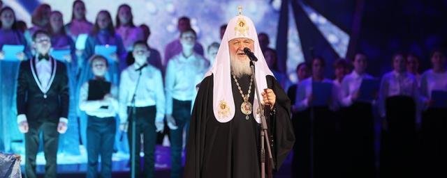 Патриарх Кирилл открыл главную рождественскую елку в Кремле