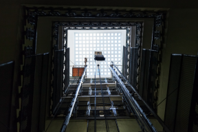 В Уфимском районе 35-летний мужчина провалился в шахту лифта