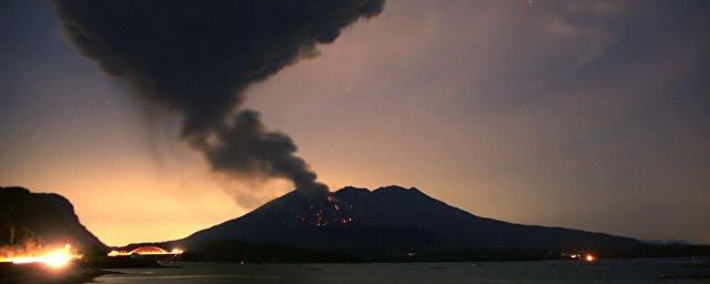 В Японии при извержении вулкана погиб военнослужащий