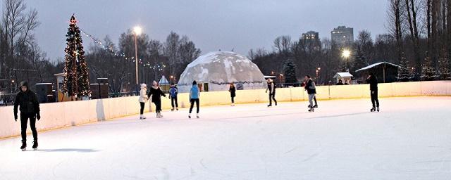В Красноярске к зиме зальют 200 ледовых площадок