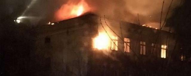 В Красноармейском районе сгорело здание бывшего учебного центра