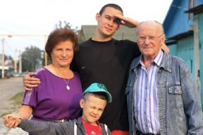 Бабушка Кологривого седеет от поступков внука