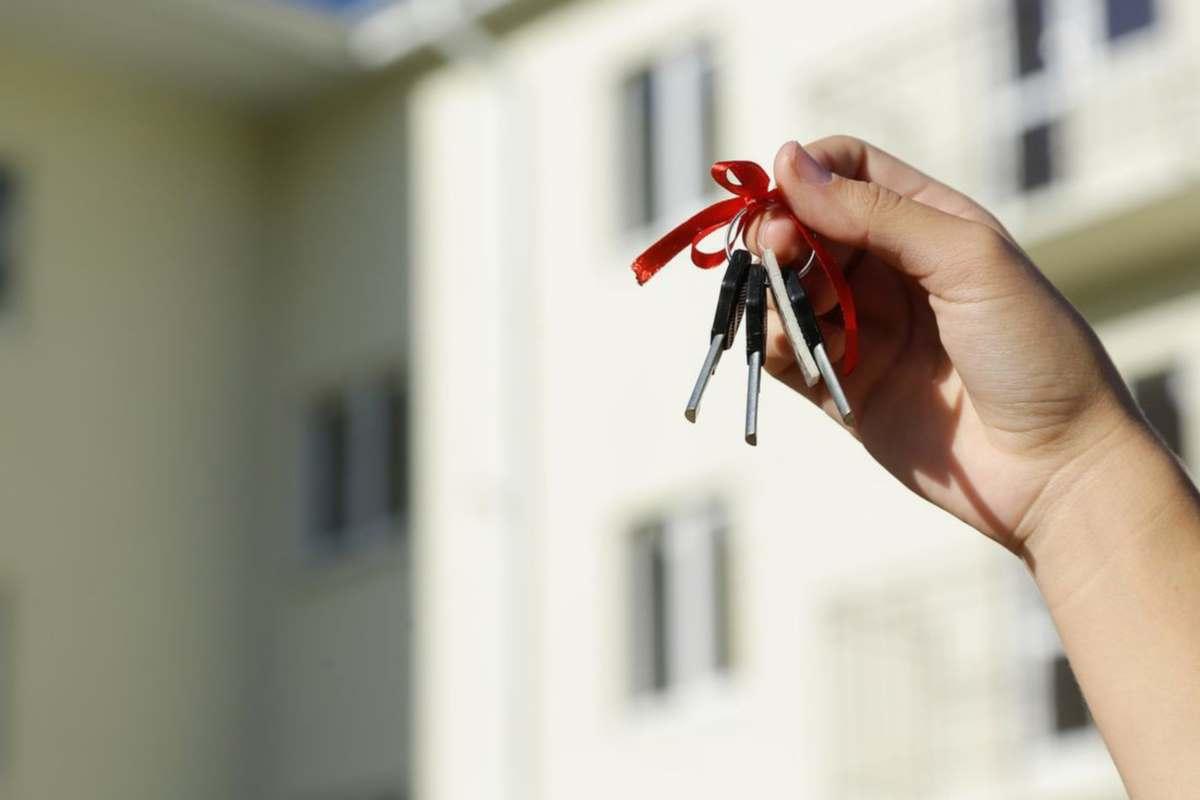 Более 450 сирот обеспечили жильем в Вологодской области в текущем году