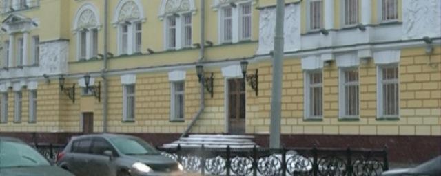 Волковский театр в Ярославле окружили новой чугунной оградой