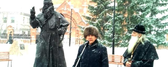 В Казани установили памятник митрополиту РПСЦ Андриану
