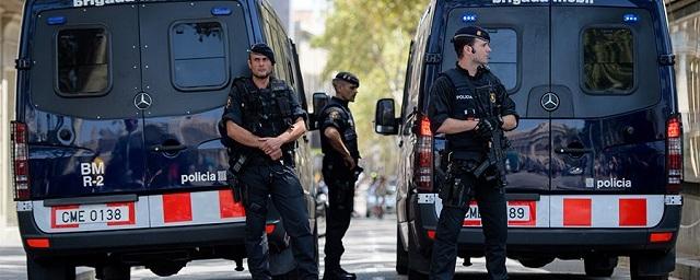 В Каталонии полиция ликвидировала напавшего на них с ножом мужчину