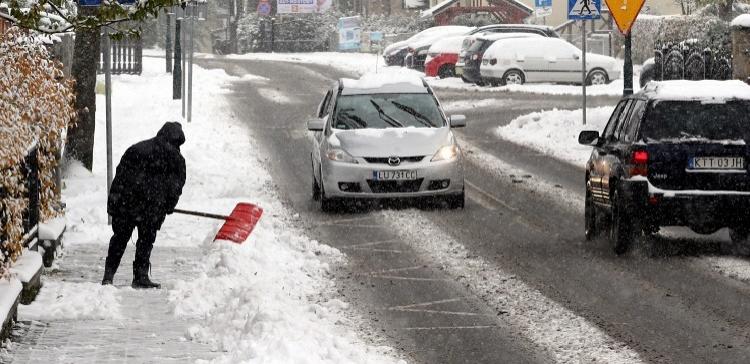 В Польше снегопад оставил без электричества несколько тысяч человек