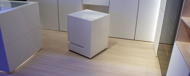 Японцы изобрели холодильник, приезжающий по команде хозяина