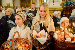Священник Постернак рассказал, обязательно ли дарить подарки на Пасху
