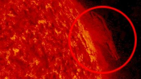 Уфолог обнаружил у поверхности Солнца гигантский НЛО