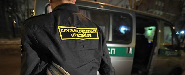 В Приморье сотрудники стройбазы взяли в заложники судебных приставов