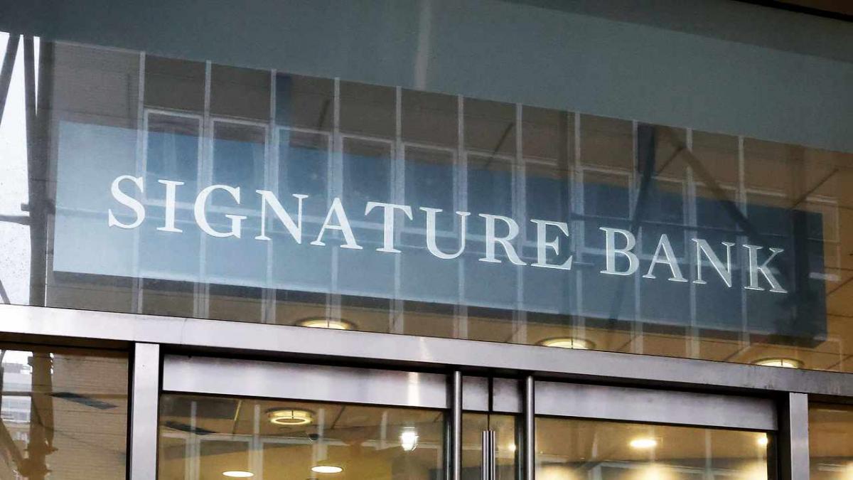 Bloomberg: прокуратура США расследует деятельность Signature Bank до его банкротства