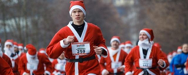 По центру Петербурга пробегут три тысячи Дедов Морозов