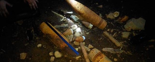 Под Хабаровском в лесу обнаружили схрон со снарядами и гранатами