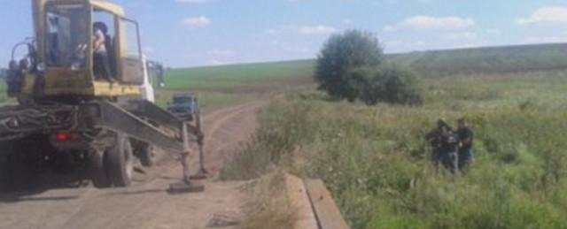В Рыбновском районе из реки подняли автомобиль с телами двух человек