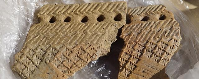 На Ямале обнаружили древние фрагменты посуды и следы захоронений