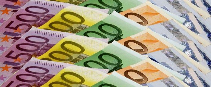 На выходных курс евро в России снизится до 59 рублей