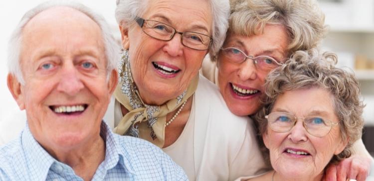Ученые: Пожилые люди не счастливей молодых