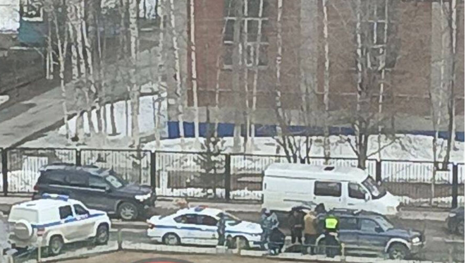 В Нижневартовске нашли автомобиль с оружием и боеприпасами