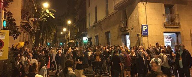 В Барселоне у избирательных участков выстроились очереди