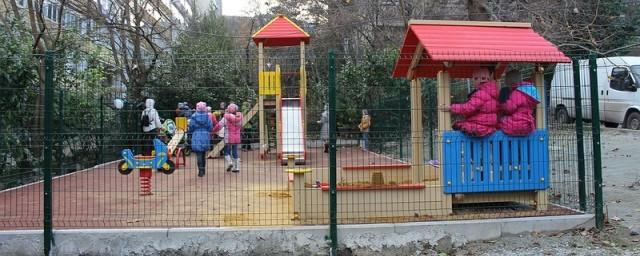 В Ялте открыли еще одну детскую площадку
