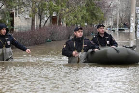 Первая 20-тонная фура с питьевой водой для пострадавших жителей отправится из Екатеринбурга в Орск
