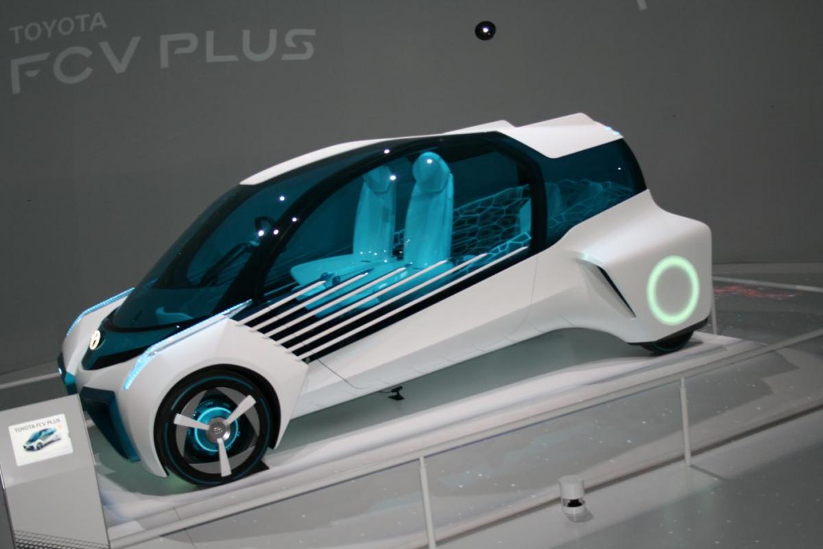 Toyota презентовала первый в мире водородный автомобиль
