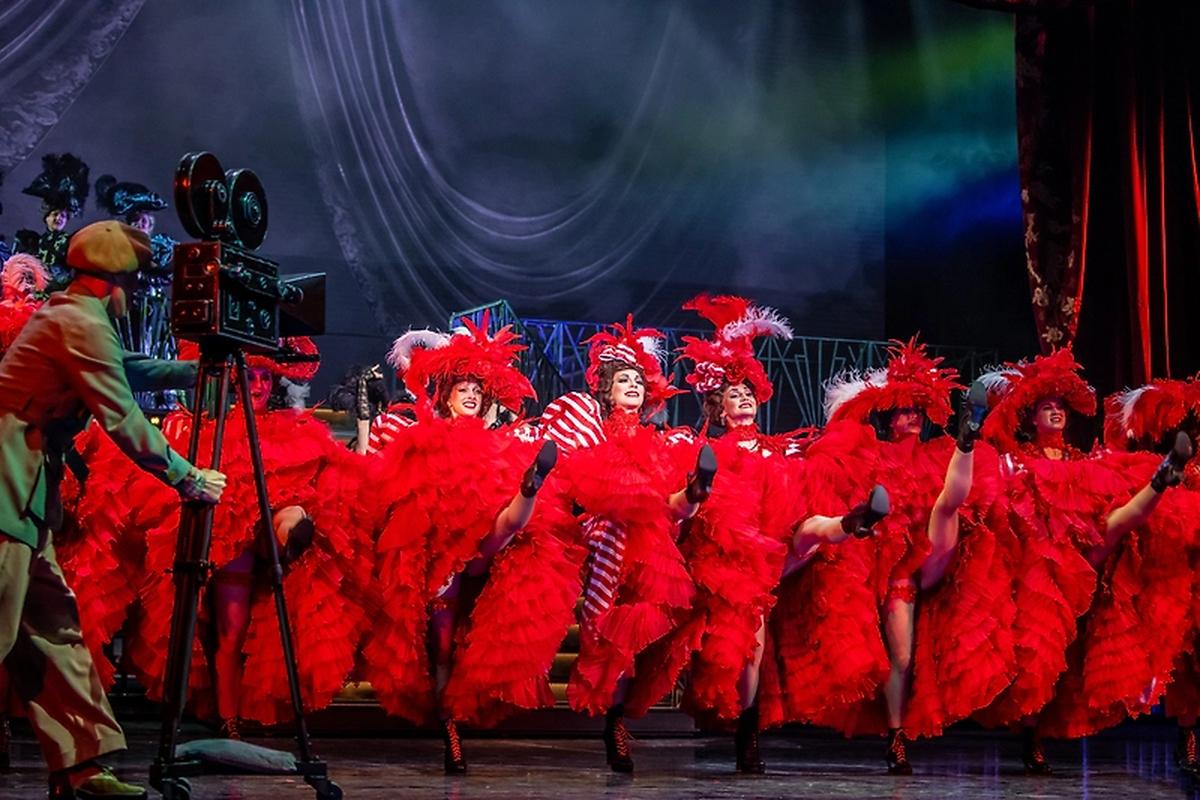 На Украине жёны погибших бойцов ВСУ приглашены на спектакль «Весёлая вдова»