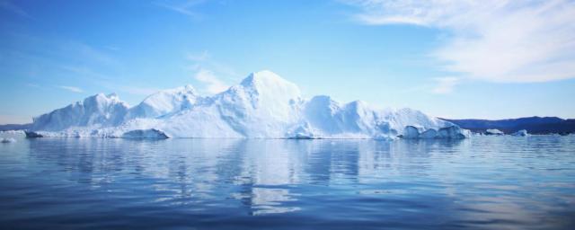 В Якутии восемь человек унесло на льдине в море