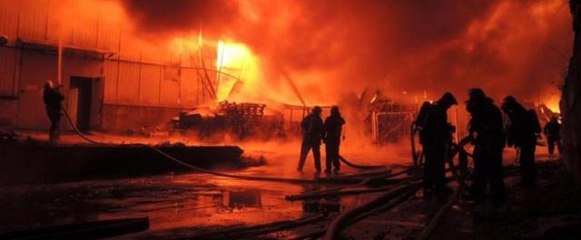 В Челябинске в цехе произошло возгорание на площади 800 квадратных метров