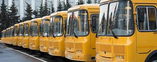 В Кузбассе в честь Дня учителя закупили 52 школьных автобуса