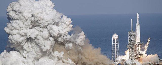 SpaceX успешно запустила мощнейшую в мире ракету Falcon Heavy