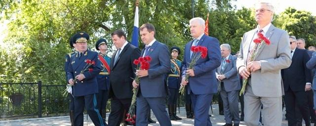 В Воронеже возложили цветы к Вечному огню на площади Победы