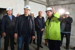 В Дзержинске вместе с родителями проверили ход строительства здания школы №10