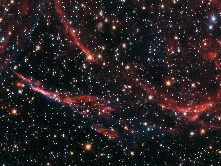 Hubble показал остатки умершей звезды