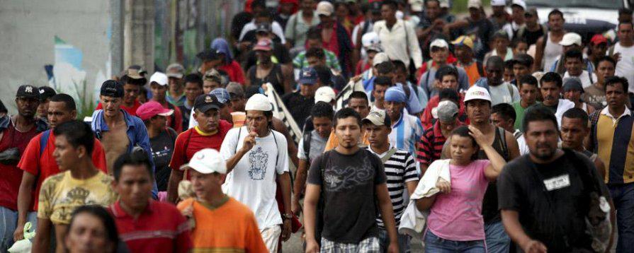Более 400 нелегальных мигрантов сумели попасть из Мексики в США