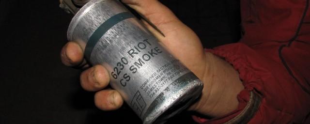 In Venezuela at school fired grenades with tear gas