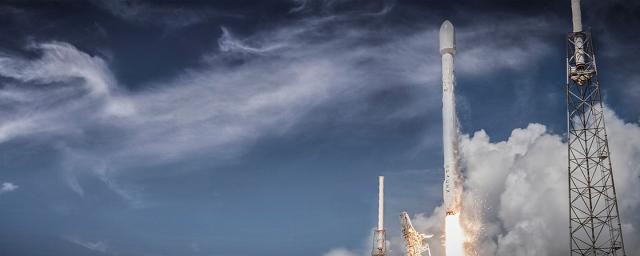 С мыса Канаверал стартовала ракета Falcon 9 с коммерческим спутником