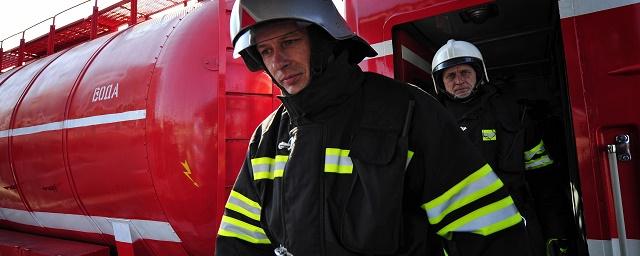 В Приморье из-за пожара из дома эвакуировали 40 взрослых и 5 детей