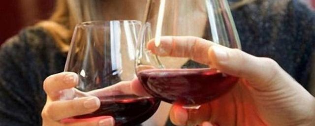 Ученые: Употребление алкоголя в малых дозах защищает от слабоумия