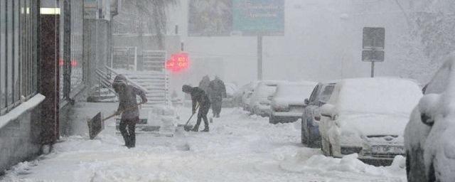 В Москве к расчистке дорог от снега привлечены 11 тысяч спецмашин