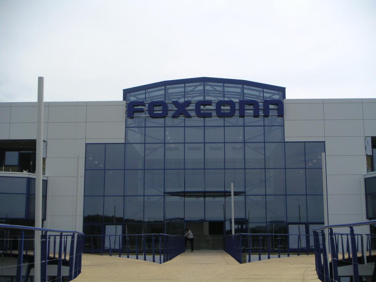 Foxconn планирует потратить $7 млрд на строительство завода в США