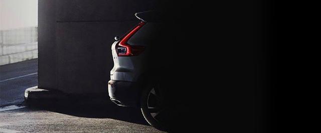 Компания Volvo представила новое изображение кроссовера XC40