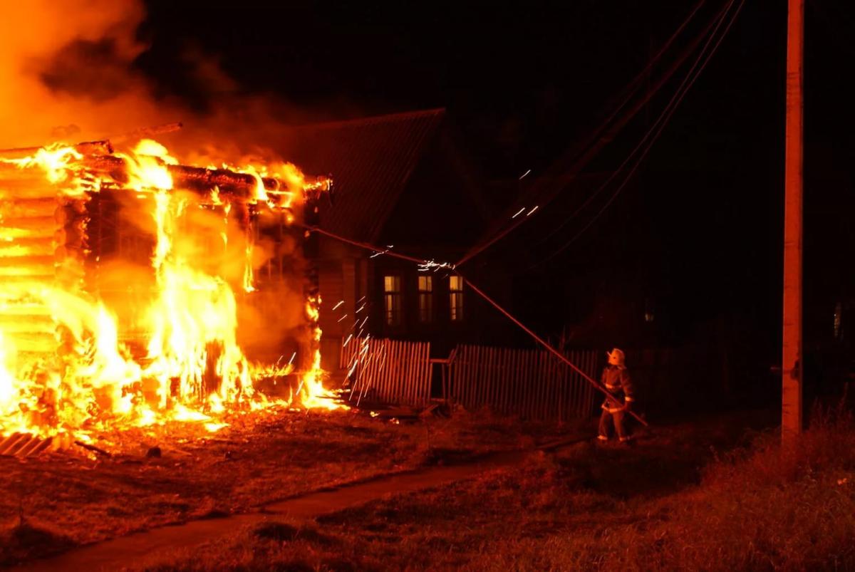 В Кузбассе в частном доме и бане произошел пожар
