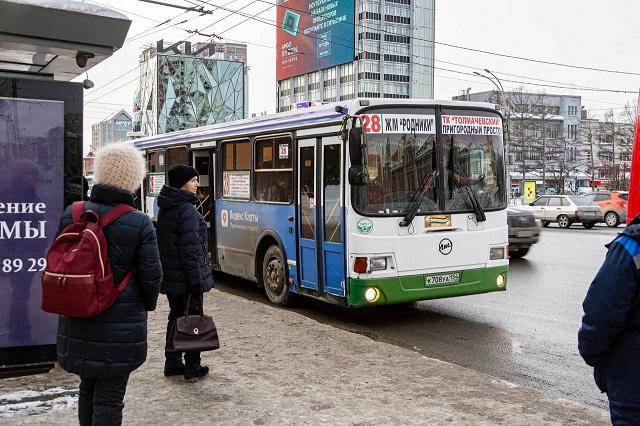 В Новосибирске будут увольнять кондукторов за отказ в безналичной оплате проезда