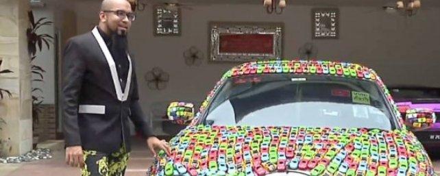 Бизнесмен из Малайзии покрыл свой Jaguar тысячами игрушечных машинок
