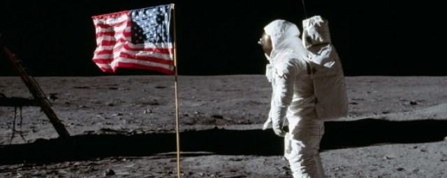 Установленные на Луне флаги США обесцветились
